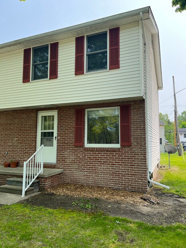 Building Photo - 1530 Holland Ave