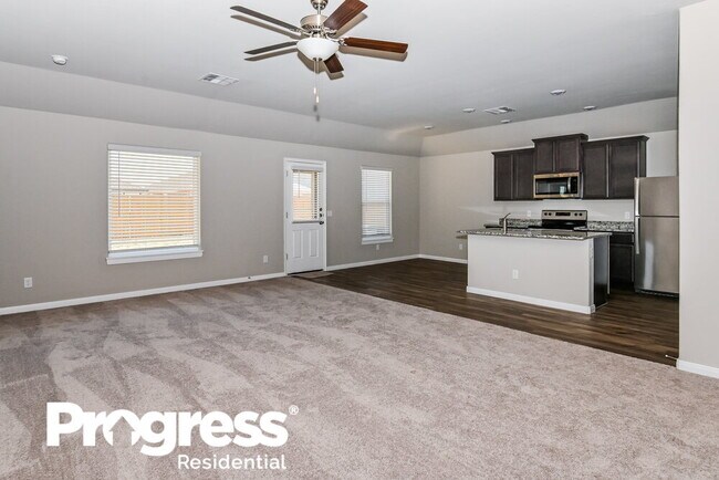 Foto del edificio - 1701 Maroon Dr