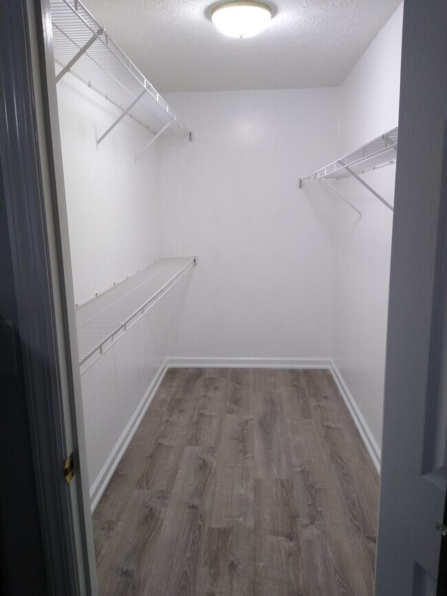 Foto del edificio - 101 Pinewood Dr