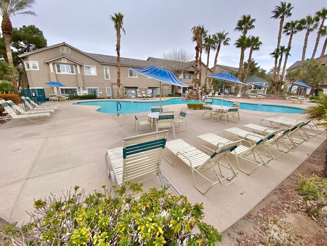 Primary Photo - STUNNING 2 BEDROOM 2 FULL BATHS 2 CAR ATTA...