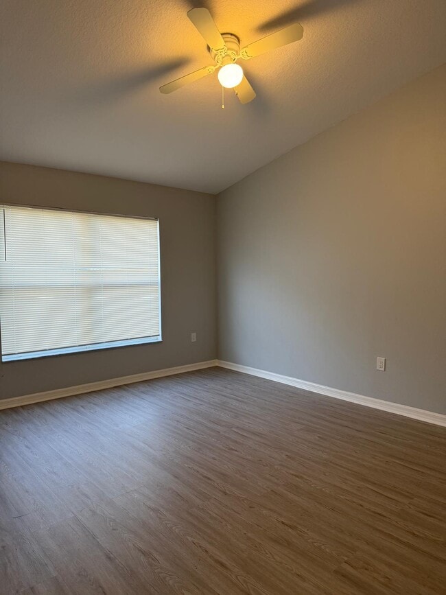 Building Photo - 9832 Carlsdale Dr