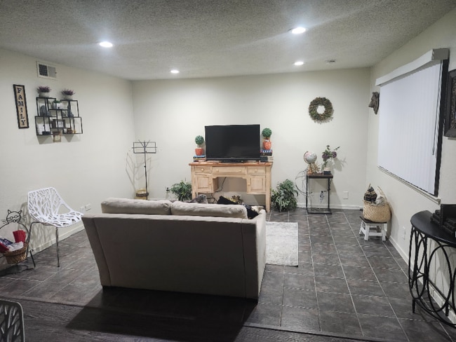 Foto del edificio - 2749 W Fairmont Ave
