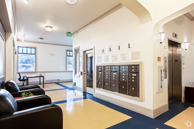 Lobby - Wesley House