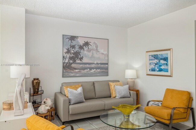 Foto del edificio - 4925 Collins Ave