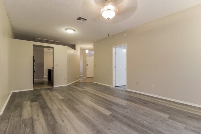 Foto del edificio - 336 Cello Cir