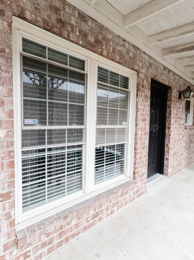 Building Photo - 867 Colony Dr