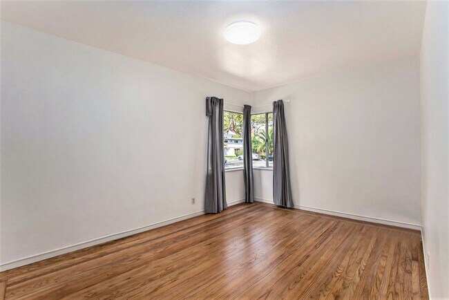 Foto del edificio - 2032 Central Ave - 2 bedroom | 1 bath | Fr...