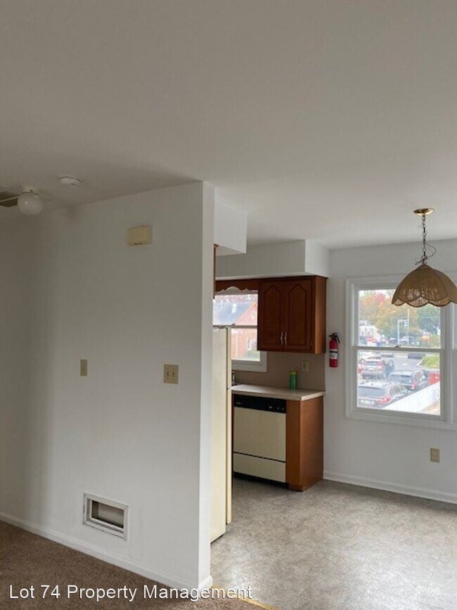 Building Photo - 1 br, 1 bath House - 51-1 W. Water St.