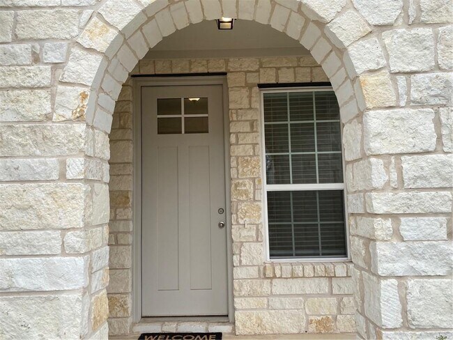Foto del edificio - 652 Pheasant Hill Ln