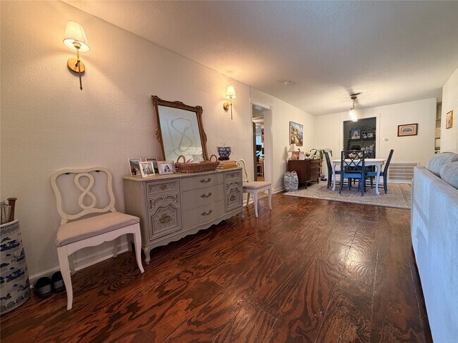 Building Photo - 5522 Avenue O 1/2