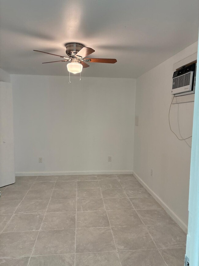 Bedroom - 631 S J St