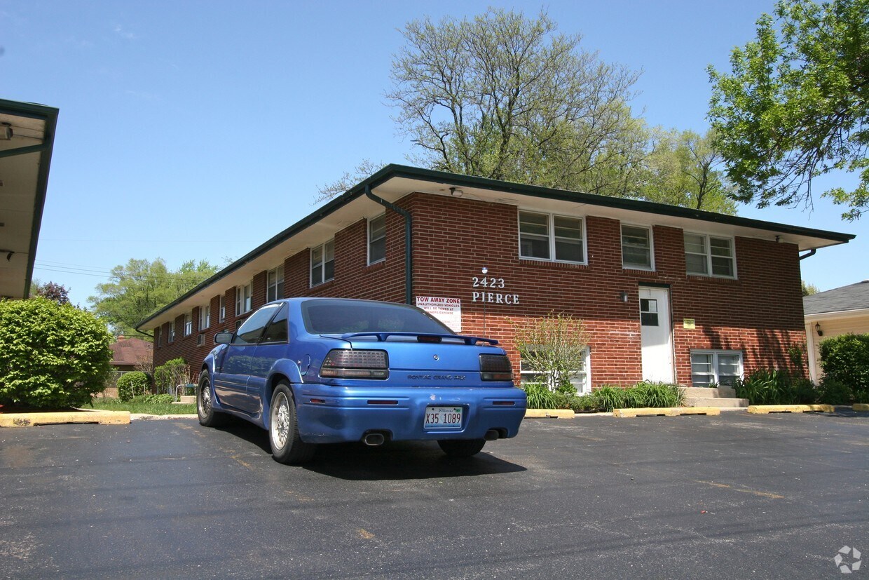 Building Photo - 2423 Pierce Ave