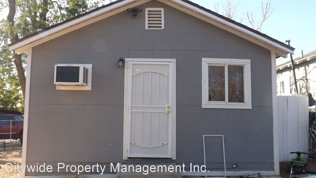 612 Crawford St, Bakersfield, CA 93305 Room for Rent in Bakersfield