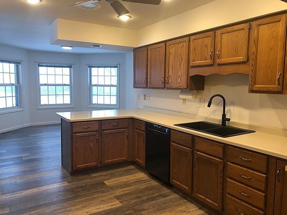 Building Photo - Recently updated 3 bedroom home
