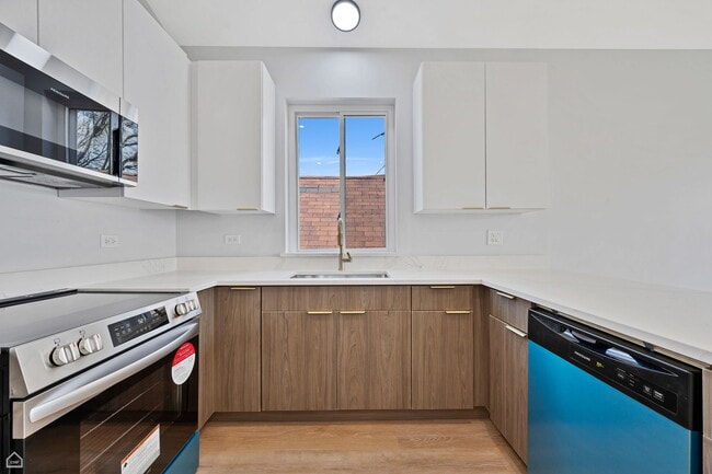 Building Photo - 2626 W 21st St