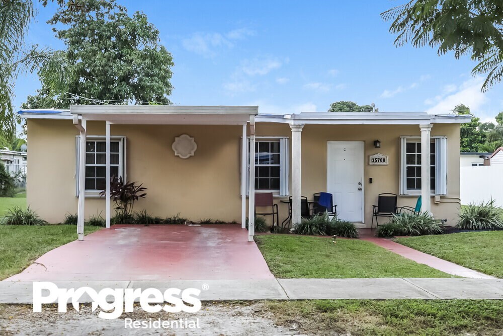 Primary Photo - 15700 W Bunche Park Dr