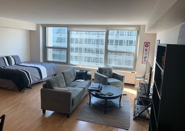 Foto del edificio - 3600 N Lake Shore Dr