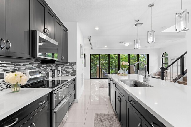 Foto del edificio - 614 Windward Cir S