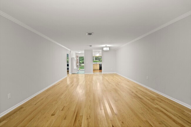 Building Photo - 170 Gillies Ln