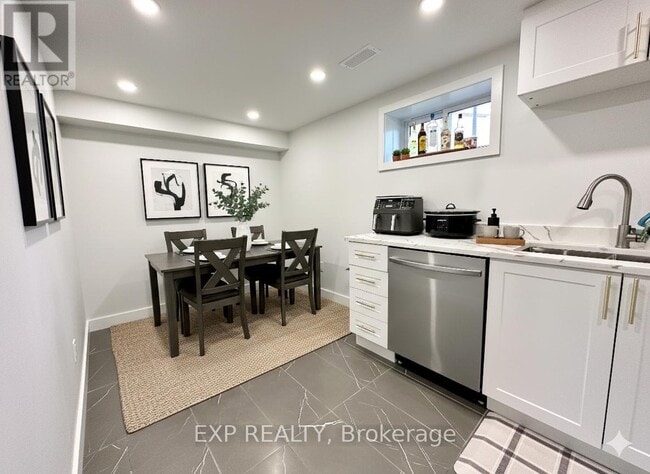 Photo du bâtiment - 44 Sherry Ln