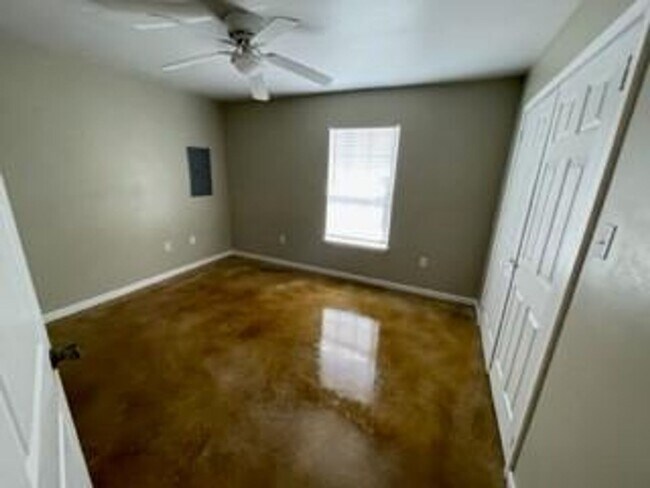 Foto del edificio - 45129 Durbin Rd