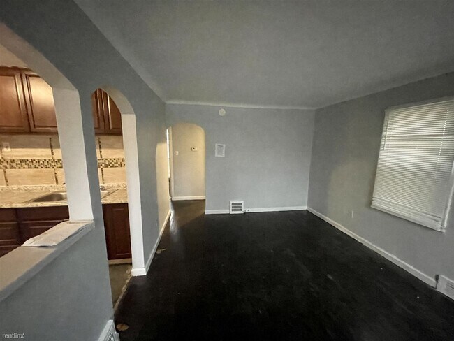 Building Photo - 4 br, 1.5 bath House - 18545 Huntington Av...