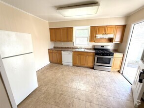 Building Photo - 135 Ramapo Rd