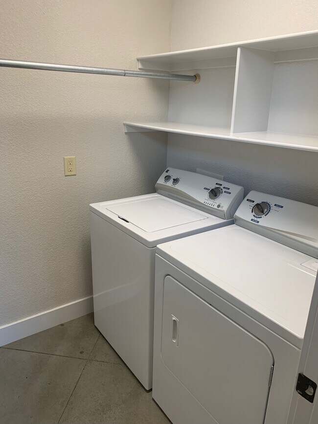 Laundry Room - 505 W Benton St