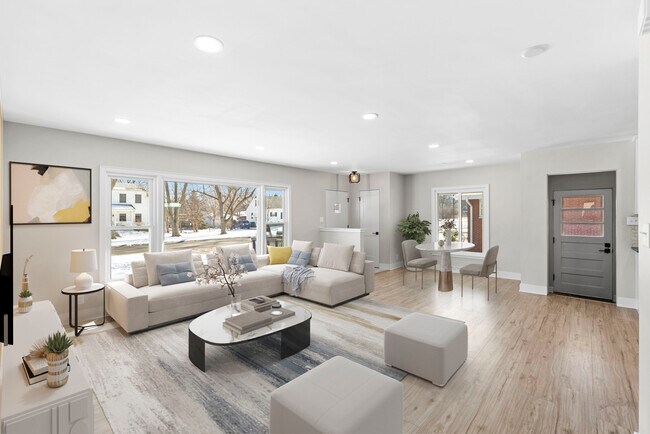 Foto del edificio - 8150 Greenwood Ave