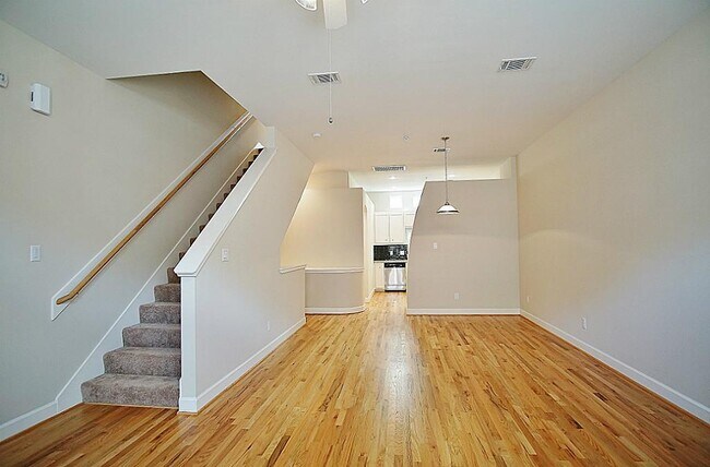 Foto del edificio - 2710 Hullsmith Dr