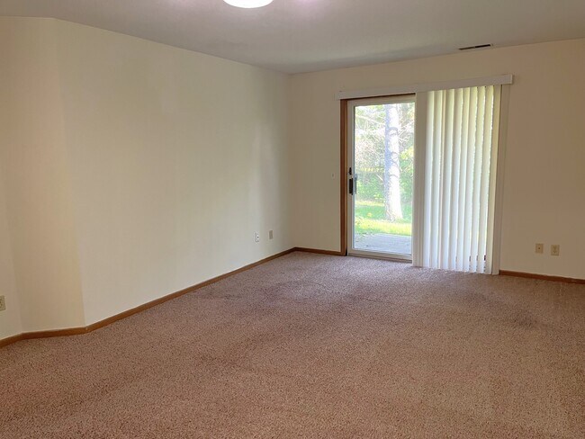 Building Photo - 844 Highview Dr