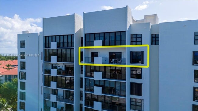 Foto del edificio - 77 Crandon Blvd