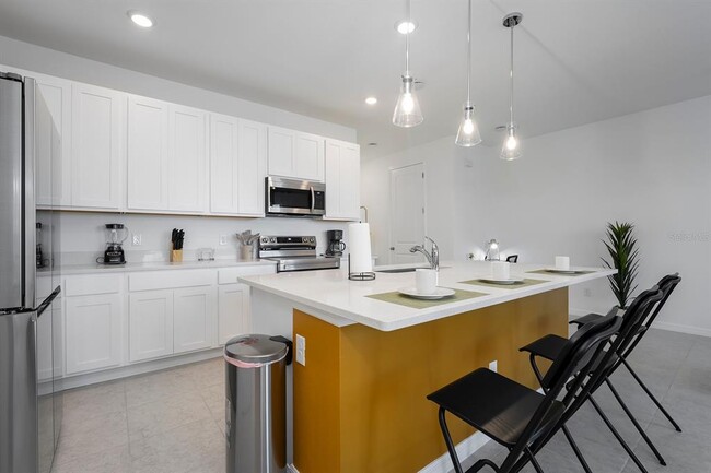 Building Photo - 690 Longboat Dr