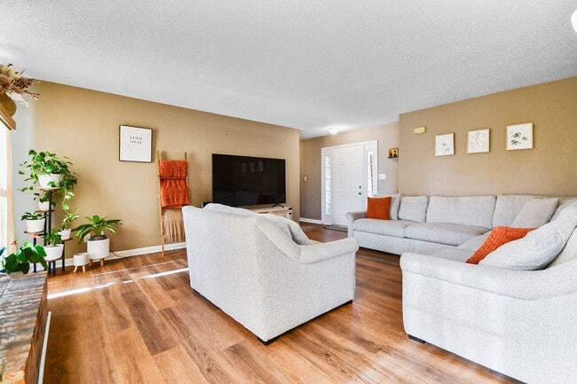 Foto del edificio - Conveniently Located Three Bedroom!