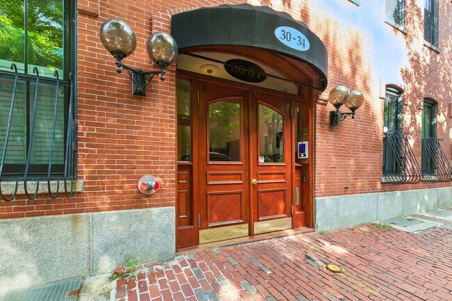 Foto del edificio - 30 E Concord St