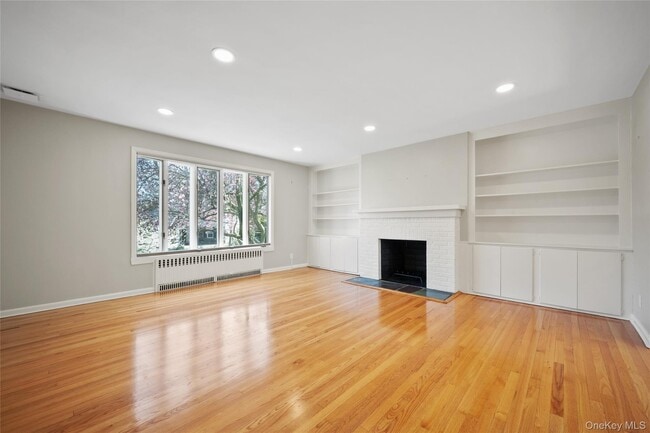 Building Photo - 6 Wildway