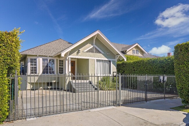 Photo - 2041 W 31st St House