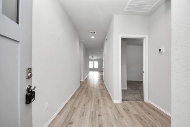 Foto del edificio - 3305 Jagged Crow Ln