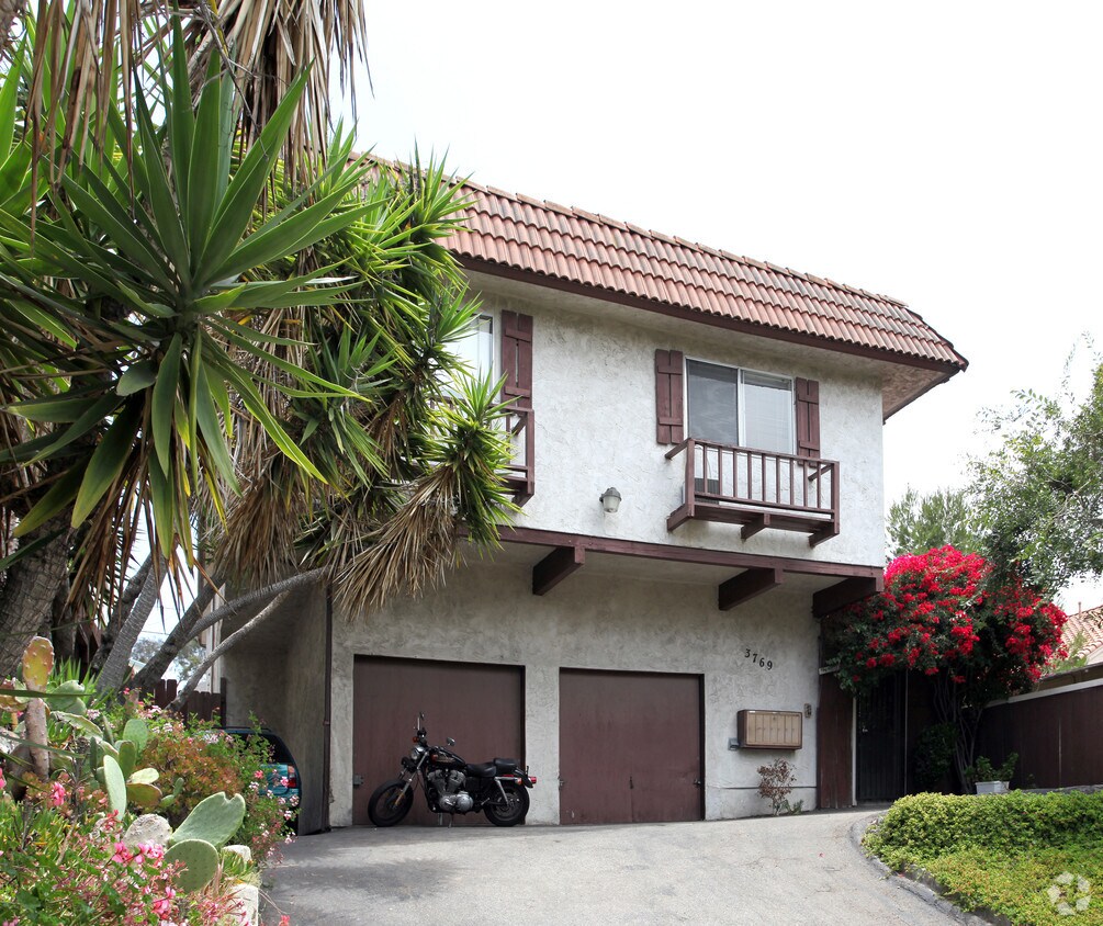 Primary Photo - 3769 Swift Ave