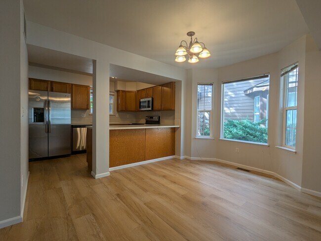 Foto del edificio - 4515 Starflower Dr