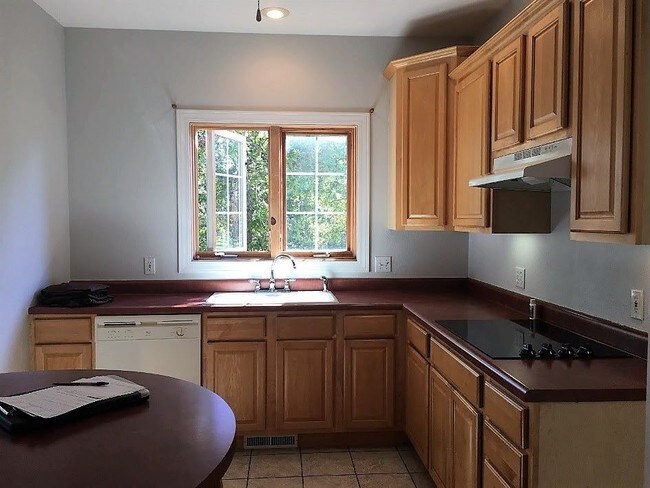 Building Photo - 101 Vaughan Court