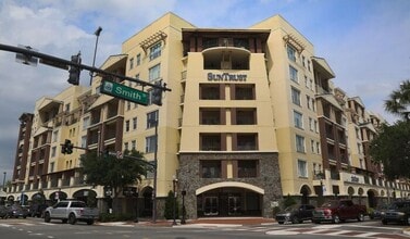 Building Photo - 630 Vassar St