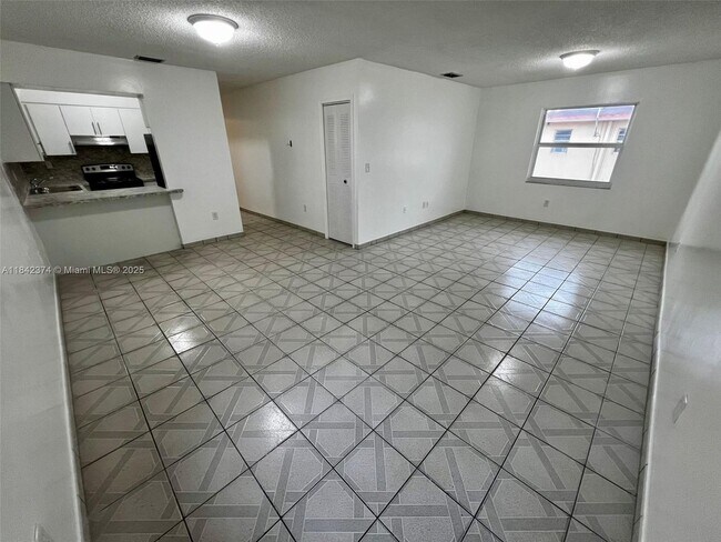 Foto del edificio - 2600 NW 14th St