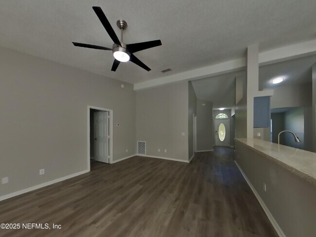 Building Photo - 1020 Woodbridge Hollow N