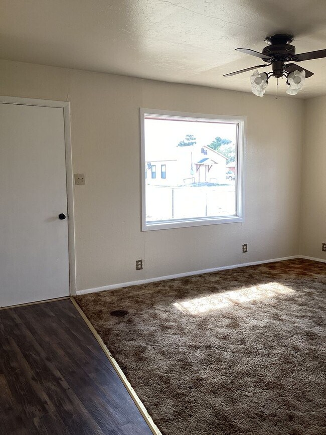 Building Photo - Located in Portales and near ENMU Campus! ...