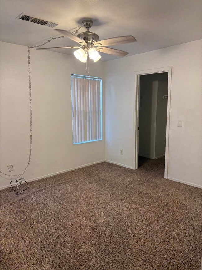 Building Photo - Charming 3/2 SFR Home