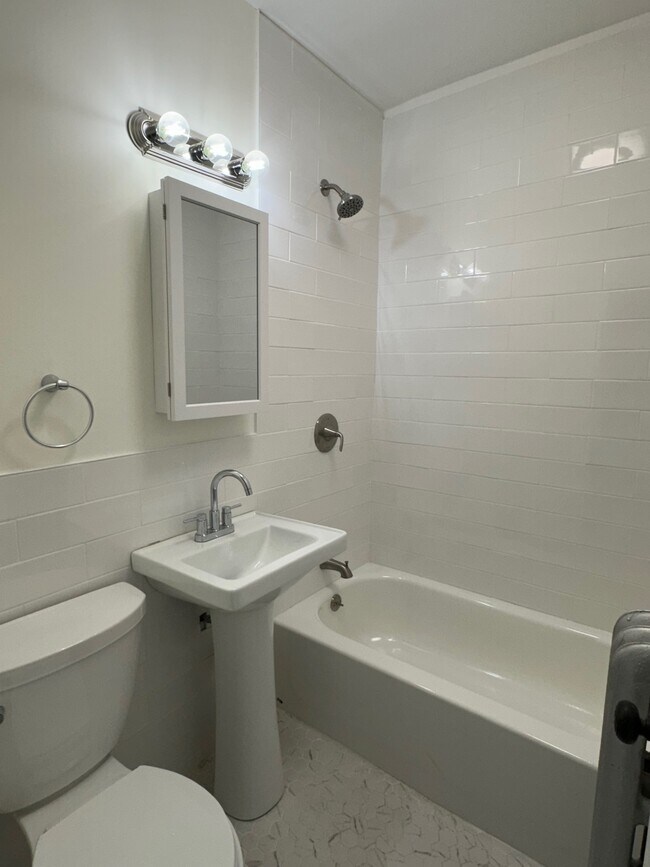 Baño - 7227 N Wolcott Ave
