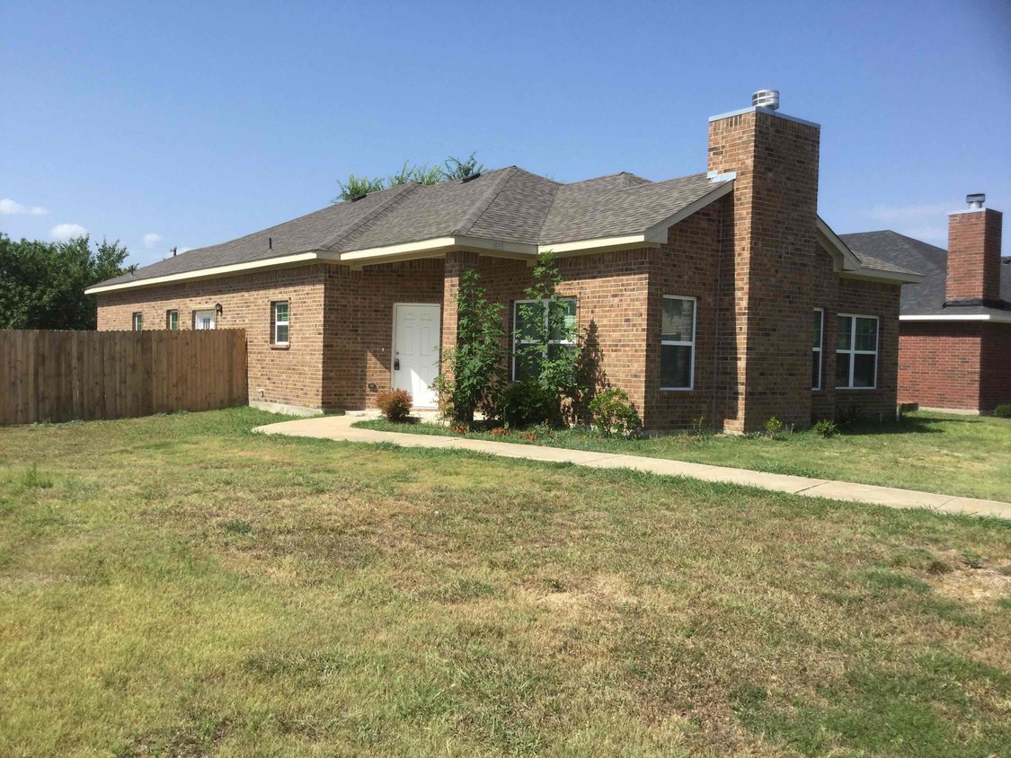 1633 Mockingbird Ln, DeSoto, TX 75115 - House Rental in DeSoto, TX ...