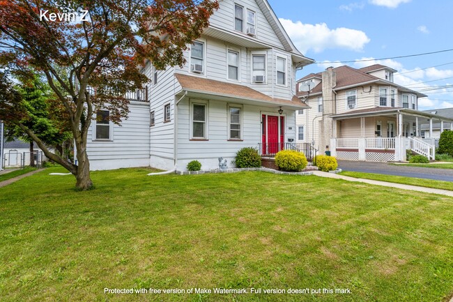 Building Photo - 921 Magill Ave
