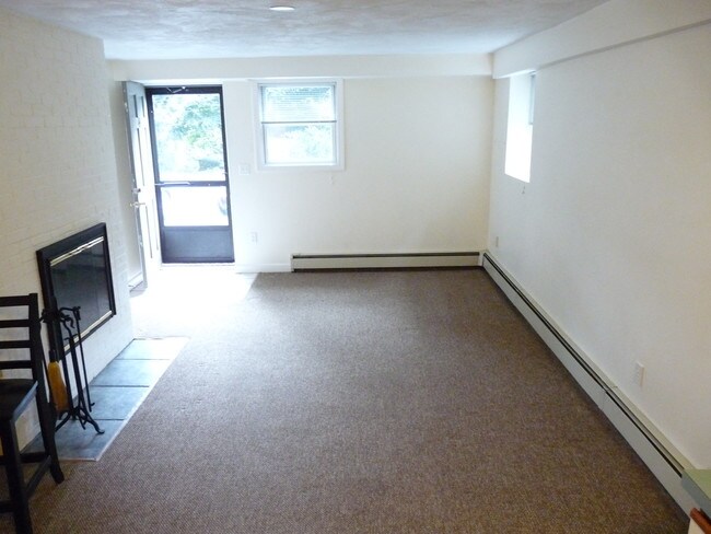 sala de estar - 44 Lawrence Ln
